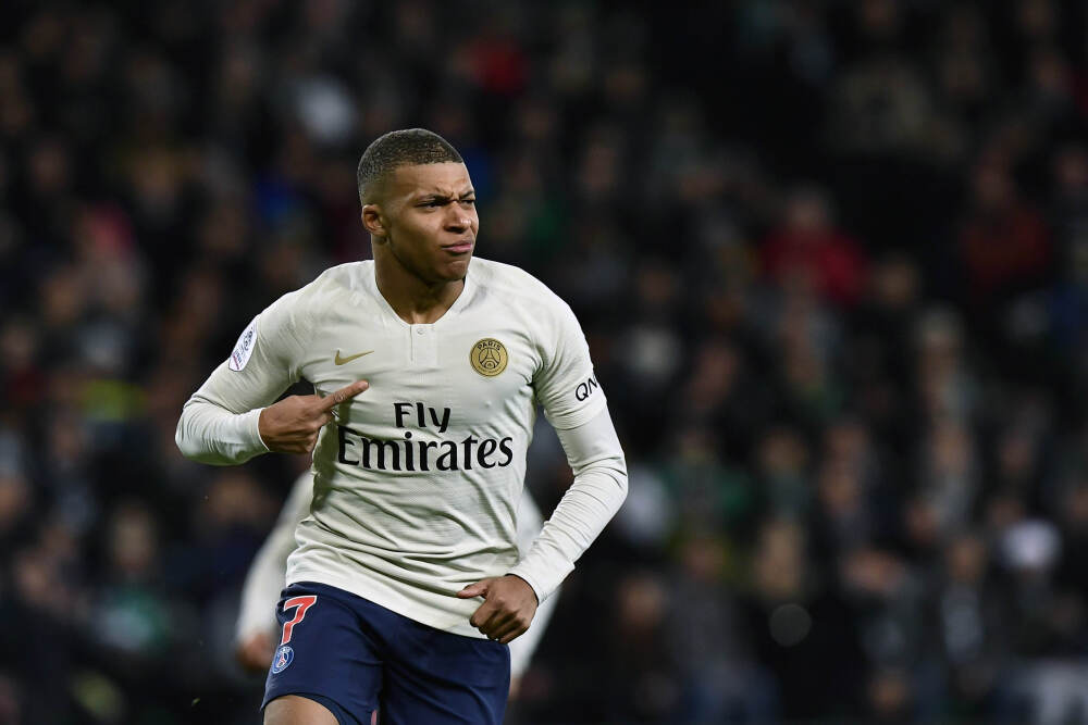 生涯第14次三双！康宁汉姆20中9拿到22分10板10助2断 正负值+33